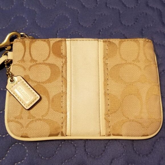 Coach Handbags - Coach Wristlet
